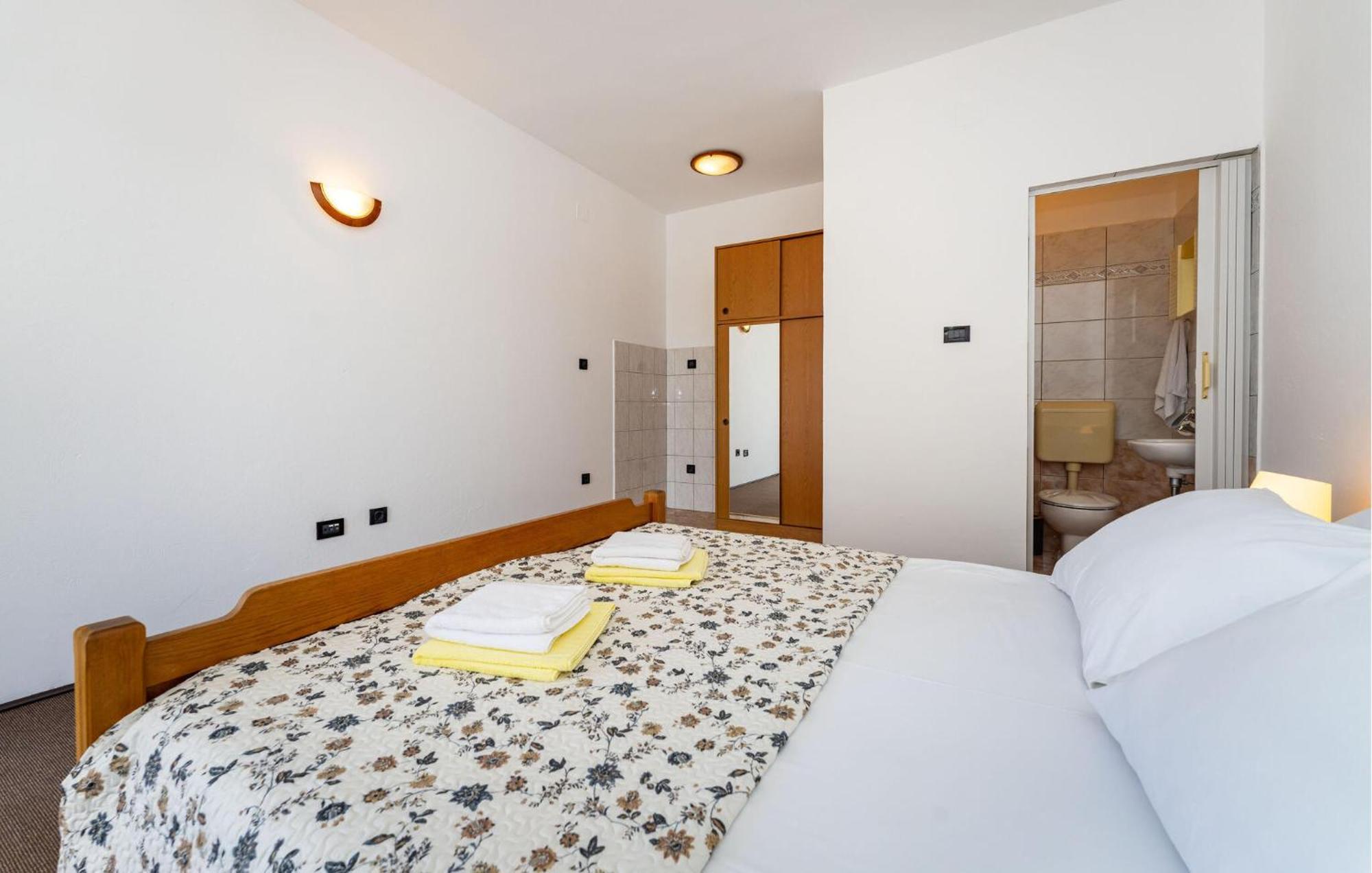 Beautiful Apartment In Galovac With Kitchen Eksteriør billede