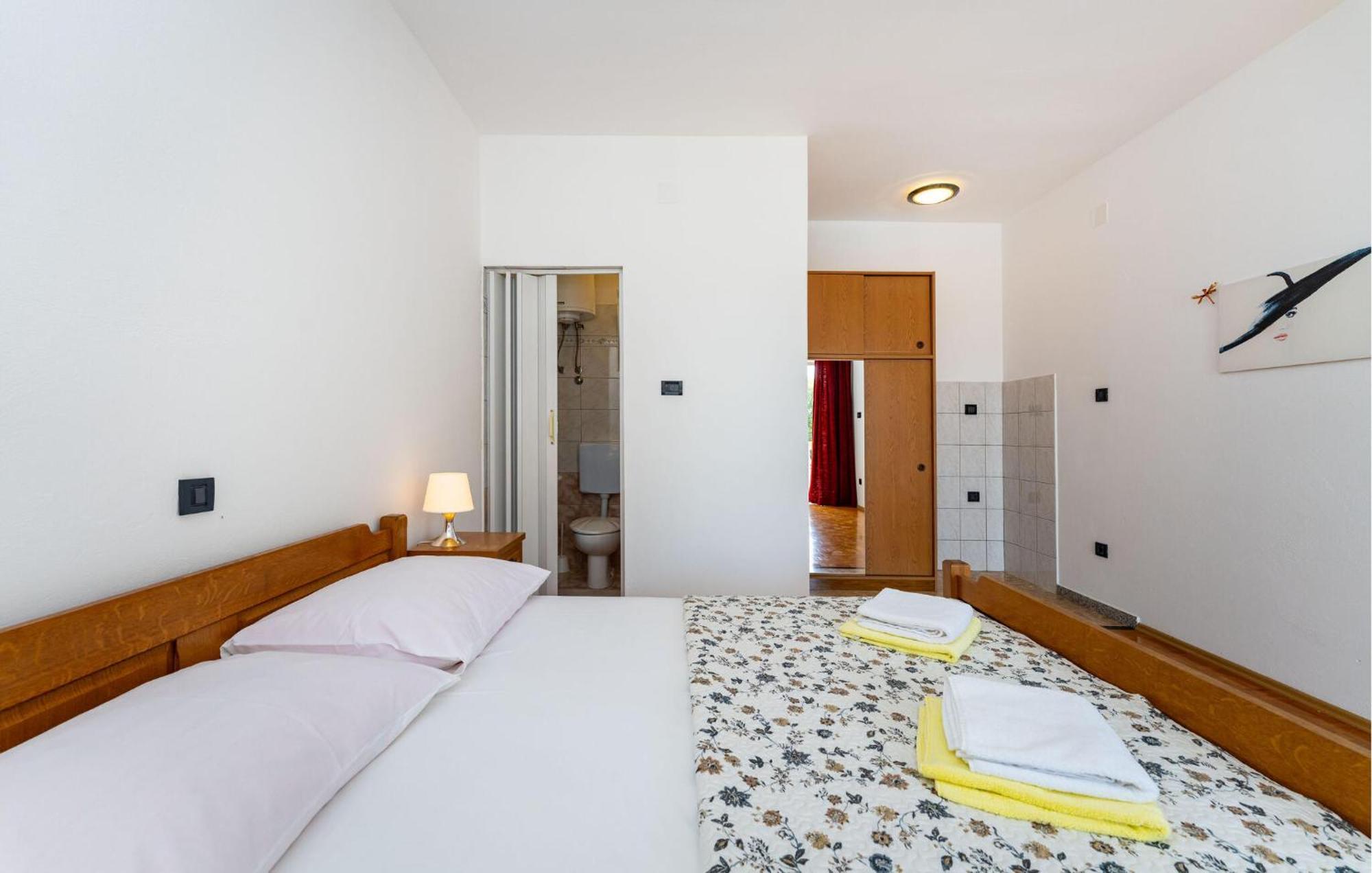 Beautiful Apartment In Galovac With Kitchen Eksteriør billede