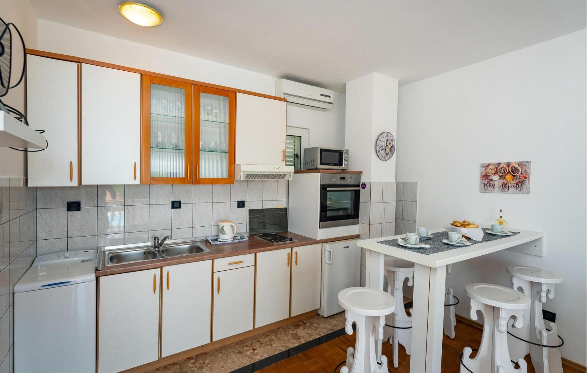 Beautiful Apartment In Galovac With Kitchen Eksteriør billede