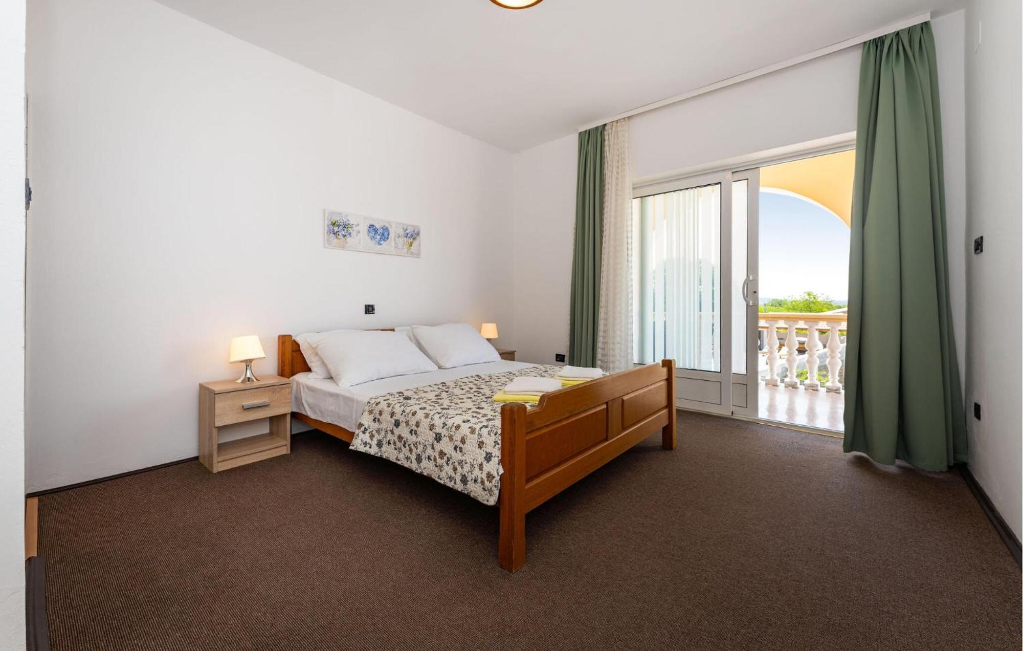 Beautiful Apartment In Galovac With Kitchen Eksteriør billede