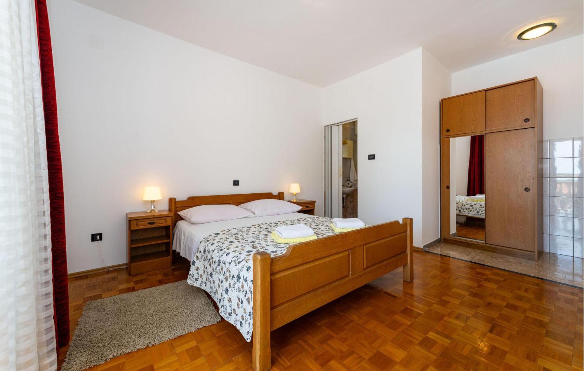 Beautiful Apartment In Galovac With Kitchen Eksteriør billede