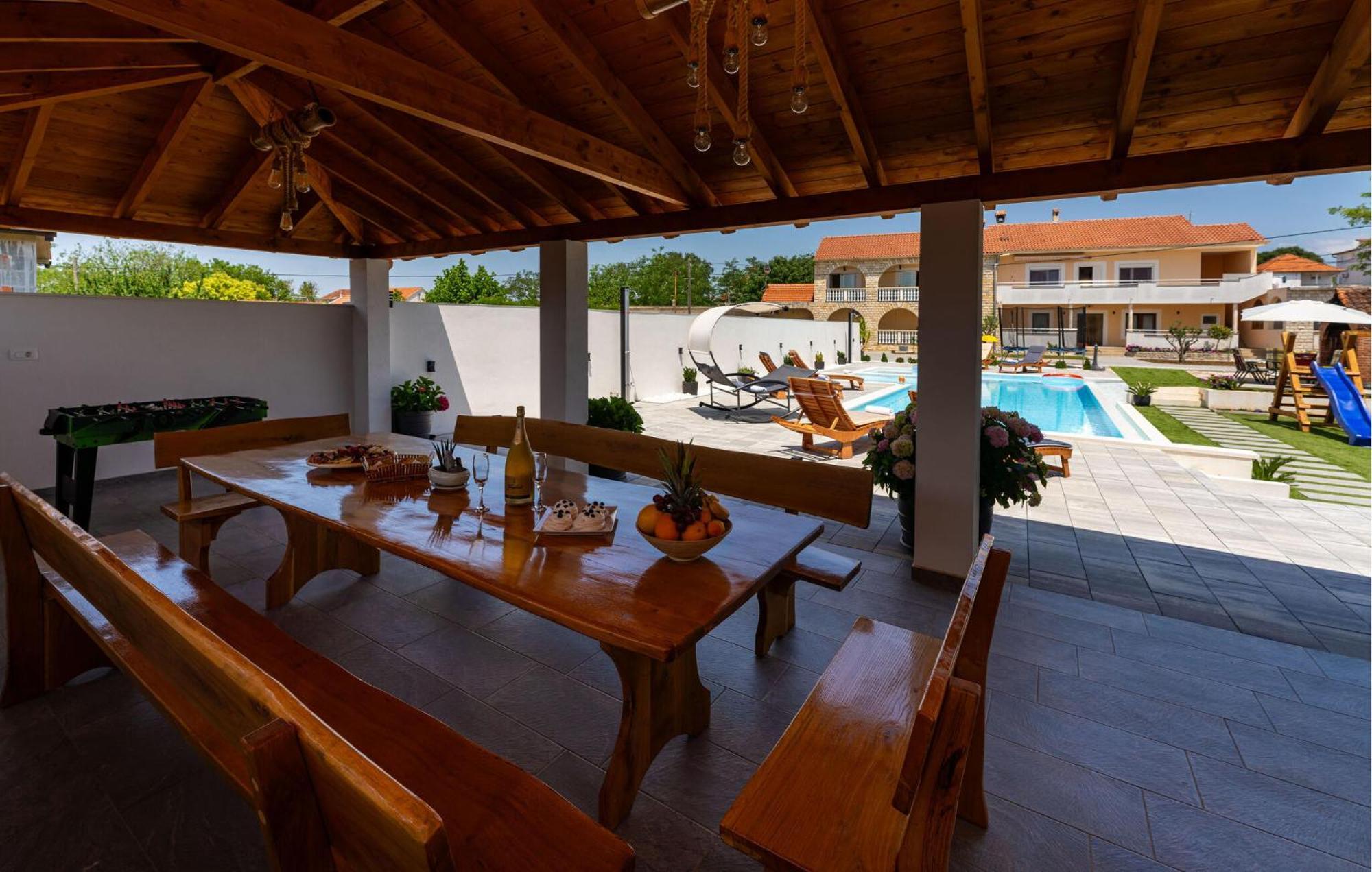 Beautiful Apartment In Galovac With Kitchen Eksteriør billede