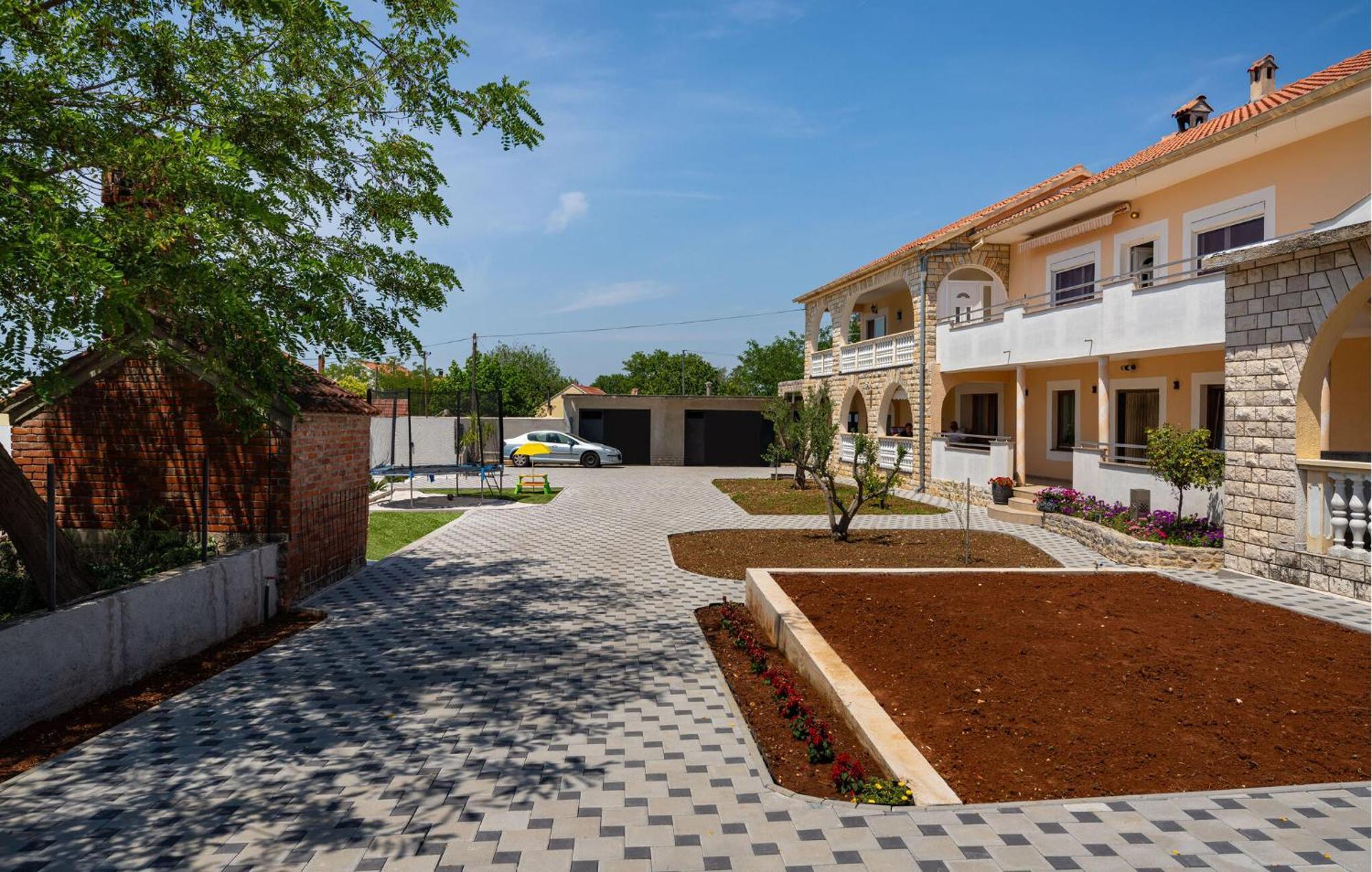 Beautiful Apartment In Galovac With Kitchen Eksteriør billede